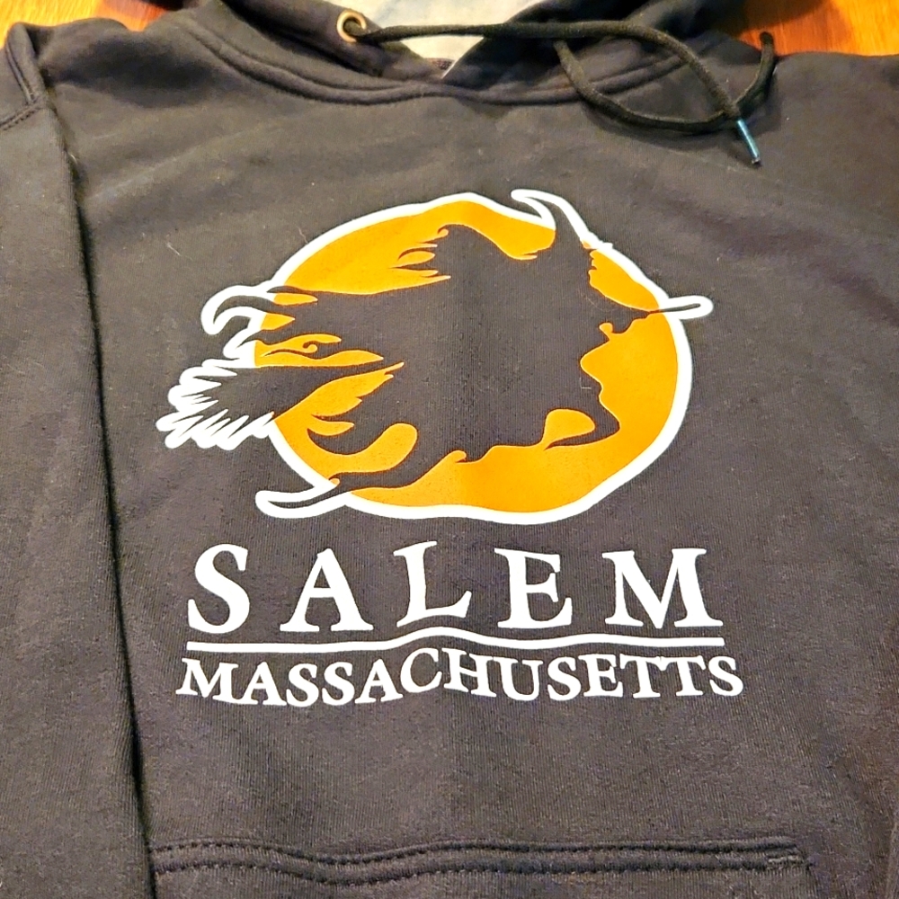 Salem MA hoodie size M EUC